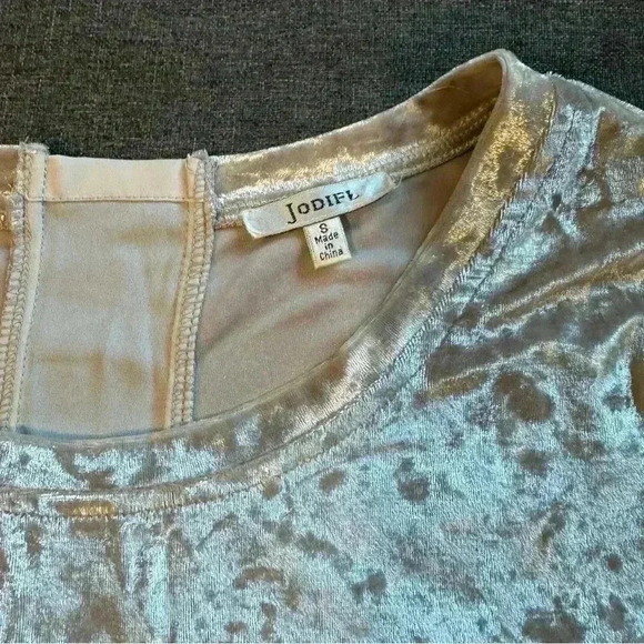 🎆 Jodifl gold/champagne velvet tunic top size small Christmas Holiday New Year’s - Picture 3 of 8